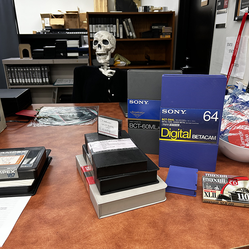 The second floor of Hunt Library featured an Obsolete Technology Petting Zoo, where students were invited to interact with physical media formats no longer used widely in day-to-day life.