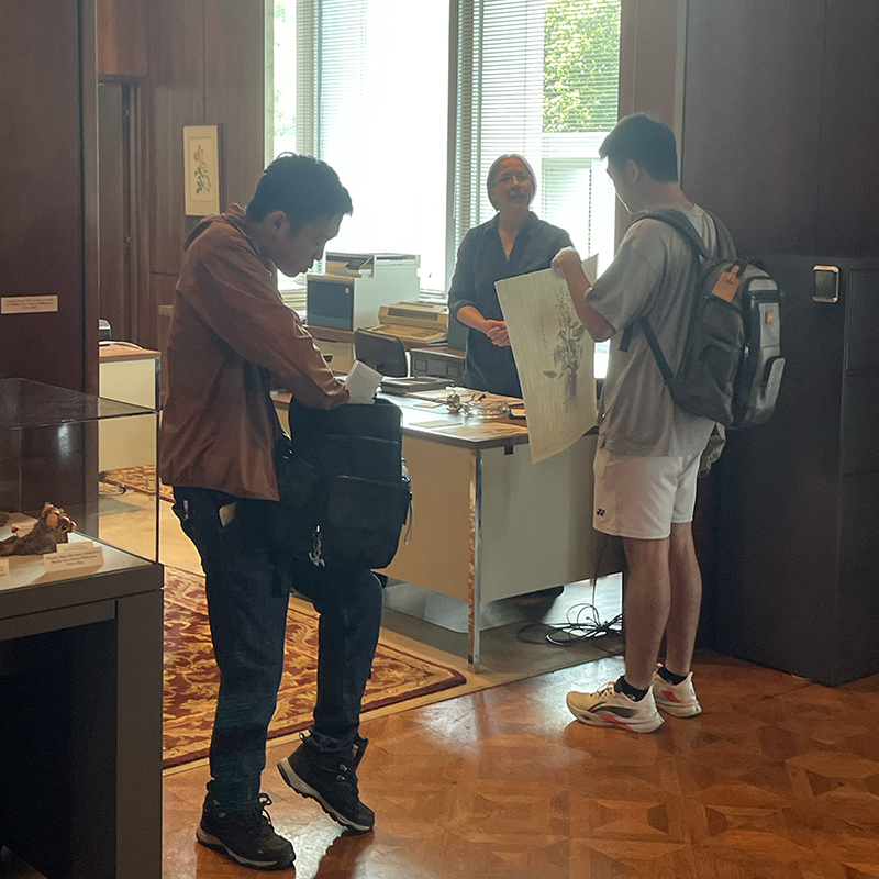 Administrative Coordinator Leslie Shaver welcomed students into the Hunt Institute for Botanical Documentation, located on the fifth floor of Hunt Library, during the orientation event. Hunt Institute’s newest exhibition, 'The Art and Science of Rafael Lucas Rodríguez Caballero,' opens on September 16.